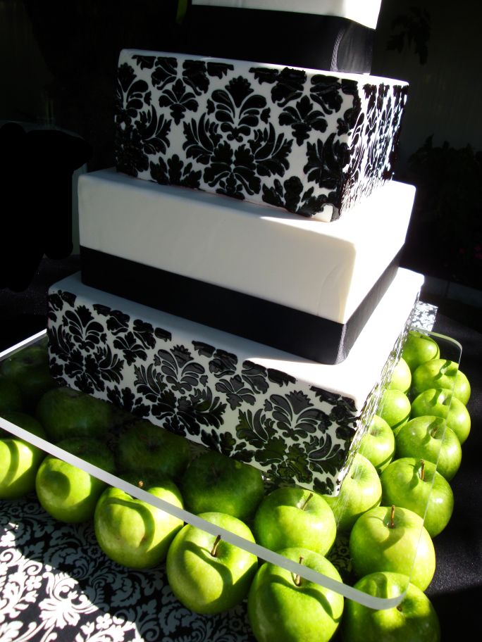 Damaskweddingcakeutah This wedding cake was made for the daughter of the 